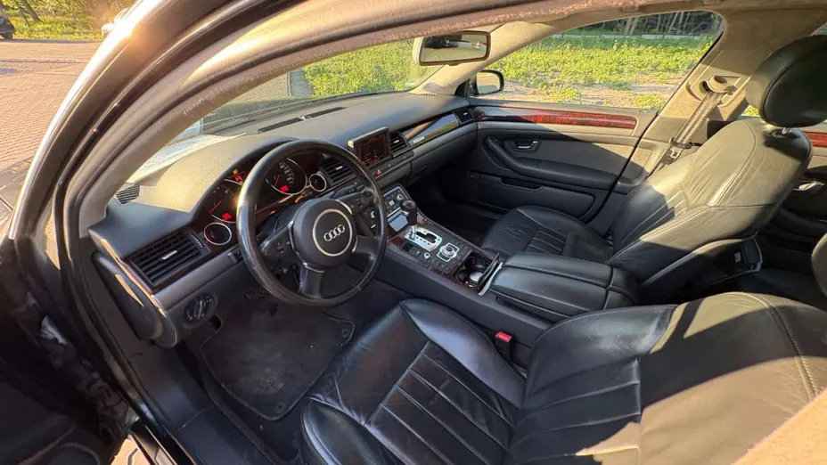 AUDI A8 -