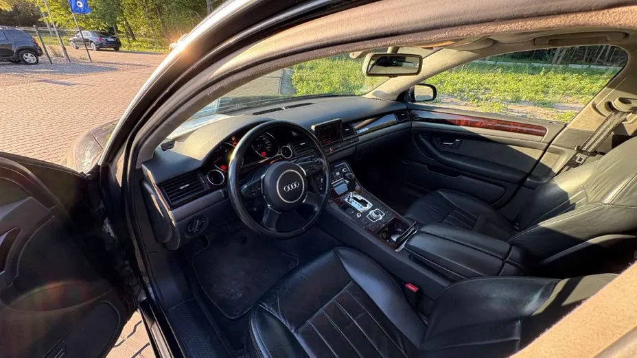 AUDI A8 -