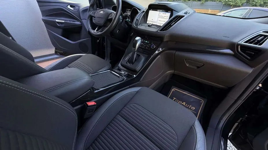 FORD Kuga -