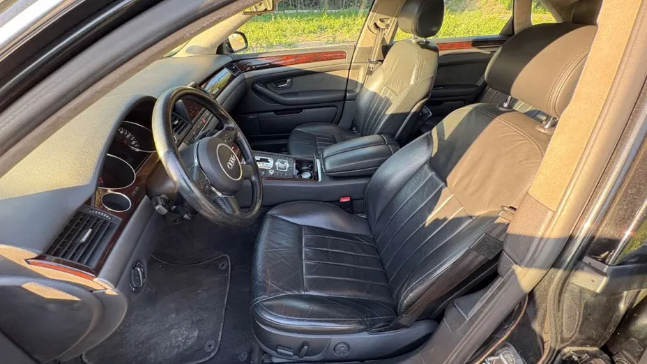 AUDI A8 -