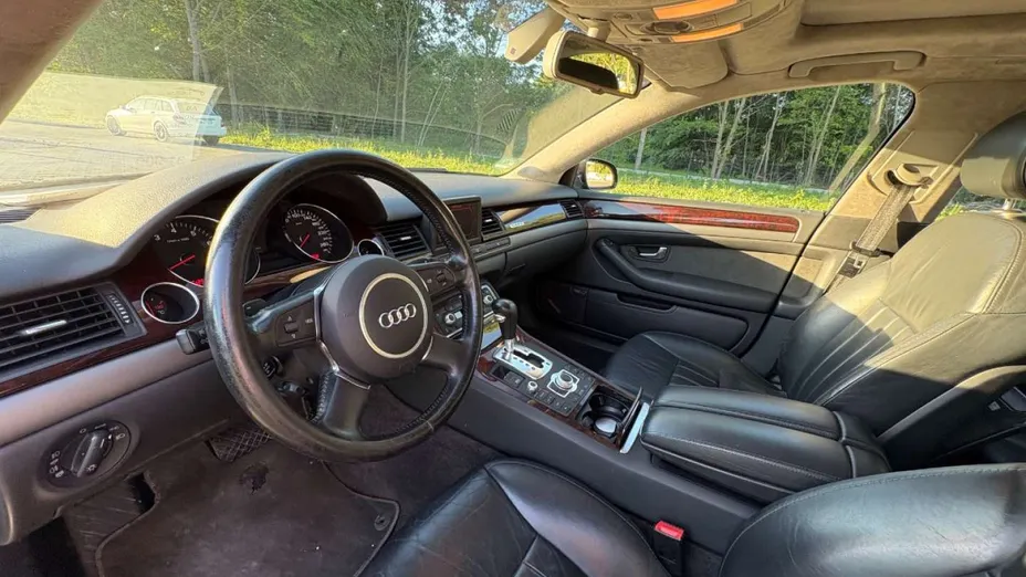 AUDI A8 -