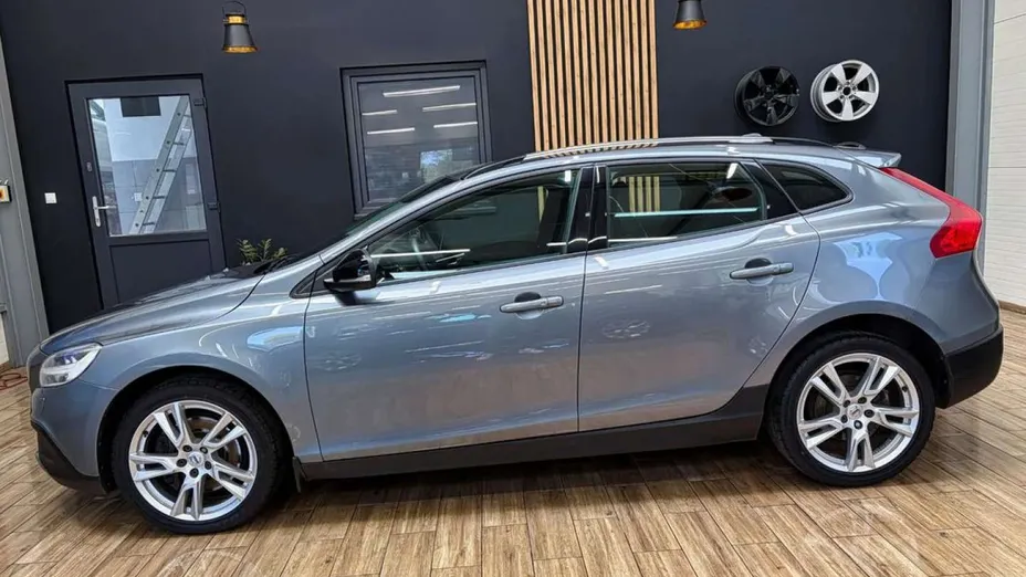 VOLVO V40 Cross Country -