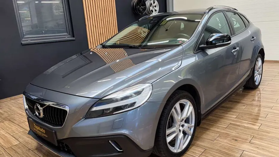 VOLVO V40 Cross Country -