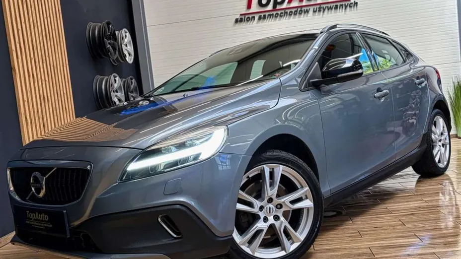 VOLVO V40 Cross Country -