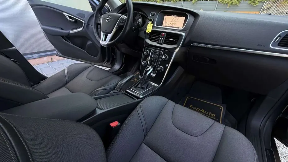 VOLVO V40 Cross Country -