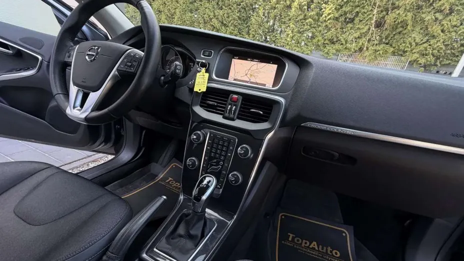VOLVO V40 Cross Country -