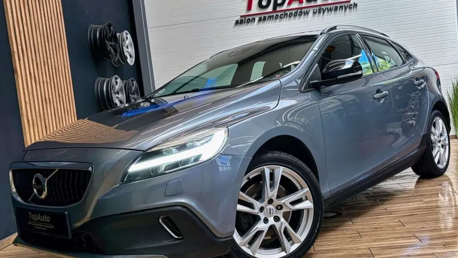 VOLVO V40 Cross Country -