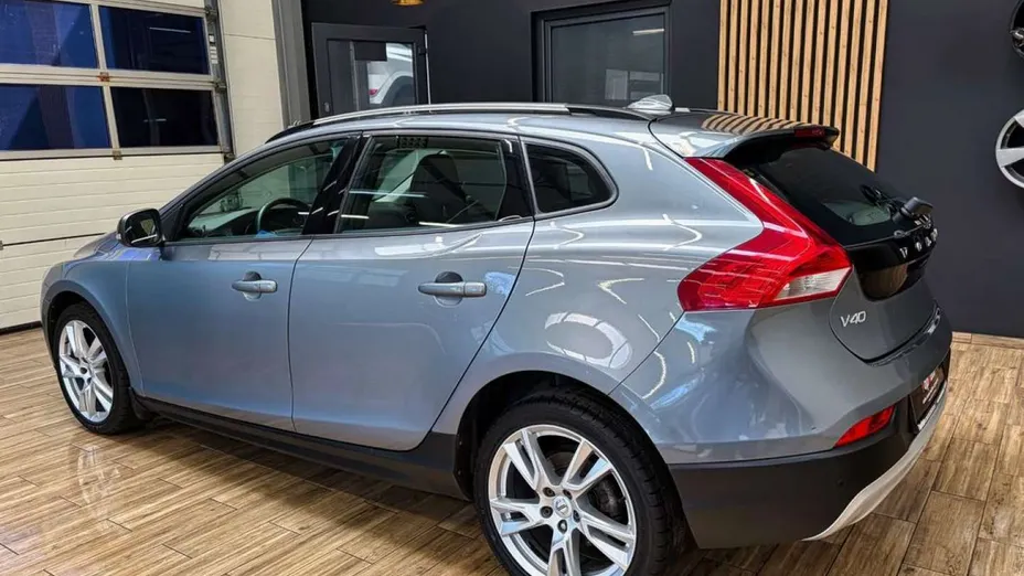 VOLVO V40 Cross Country -