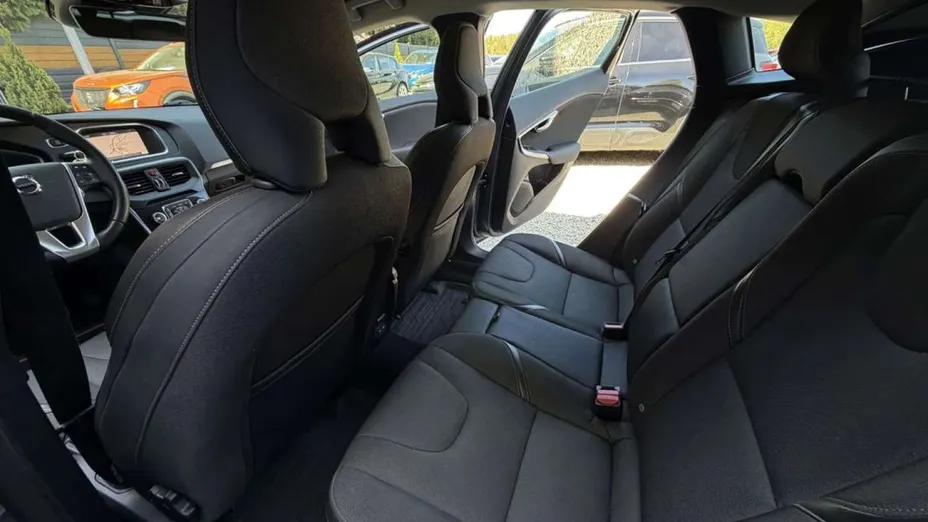 VOLVO V40 Cross Country -
