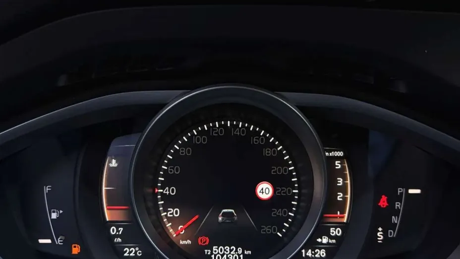 VOLVO V40 Cross Country -