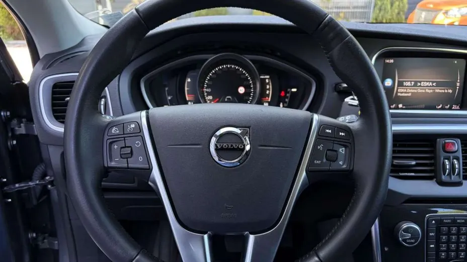 VOLVO V40 Cross Country -
