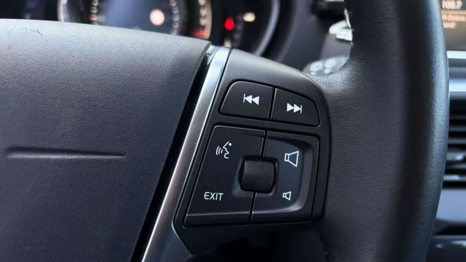 VOLVO V40 Cross Country -
