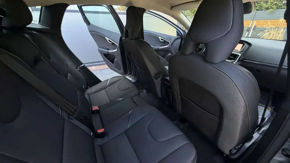 VOLVO V40 Cross Country -