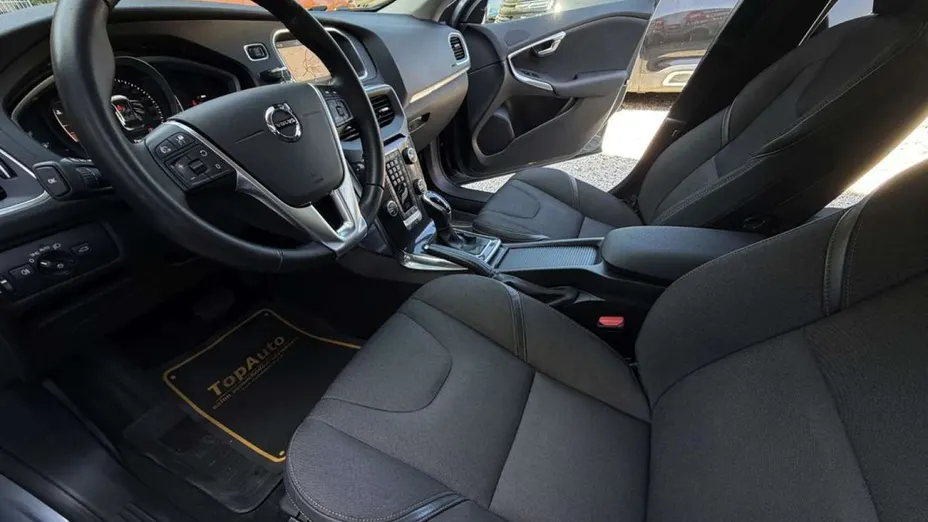 VOLVO V40 Cross Country -
