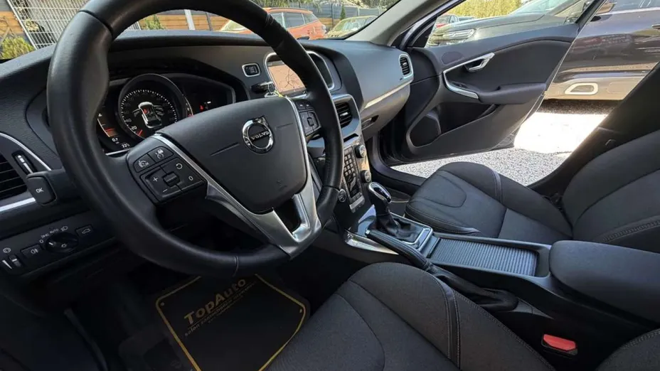 VOLVO V40 Cross Country -