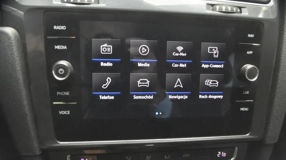 VOLKSWAGEN Golf -