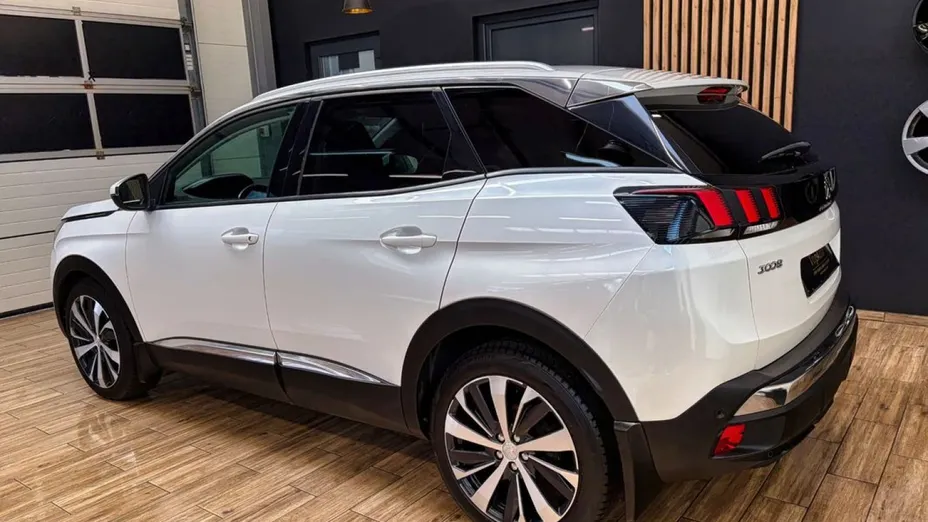 PEUGEOT 3008 -