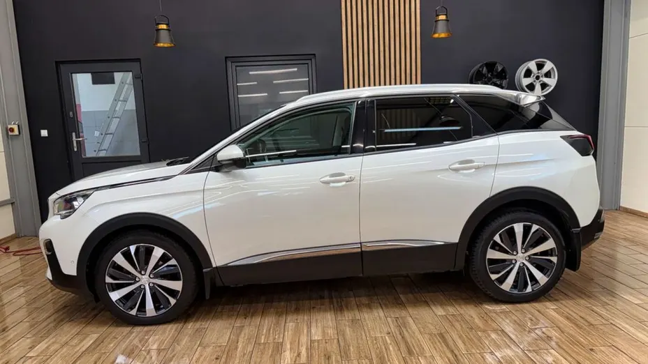 PEUGEOT 3008 -