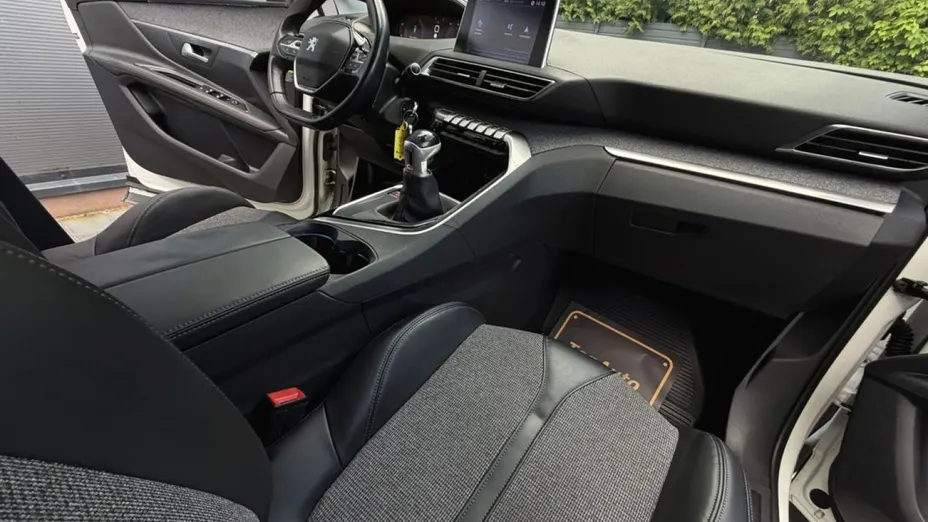 PEUGEOT 3008 -