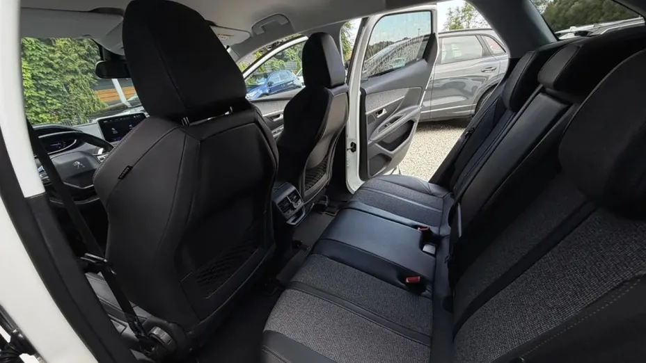 PEUGEOT 3008 -