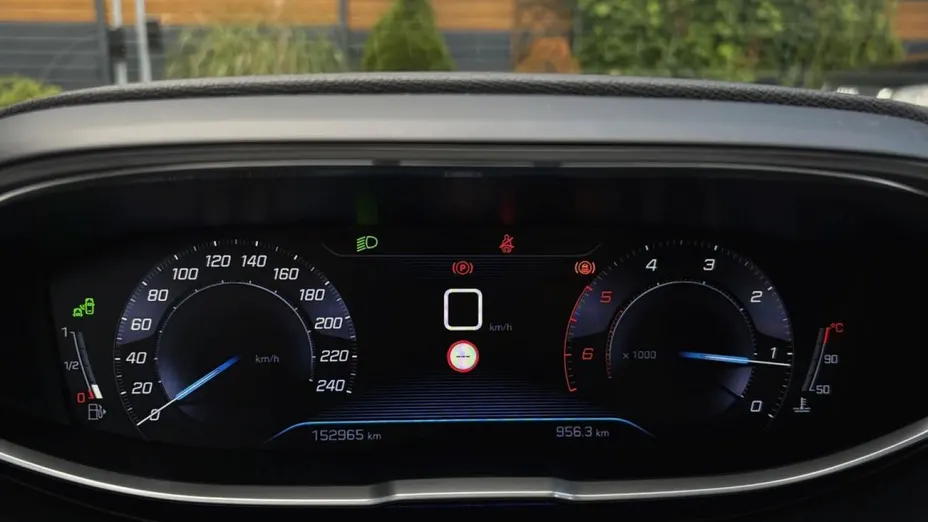 PEUGEOT 3008 -