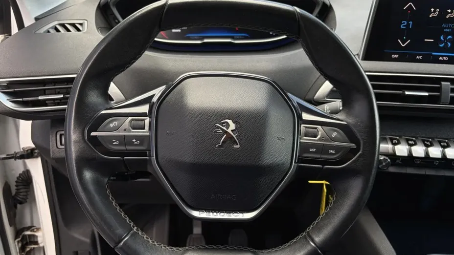 PEUGEOT 3008 -
