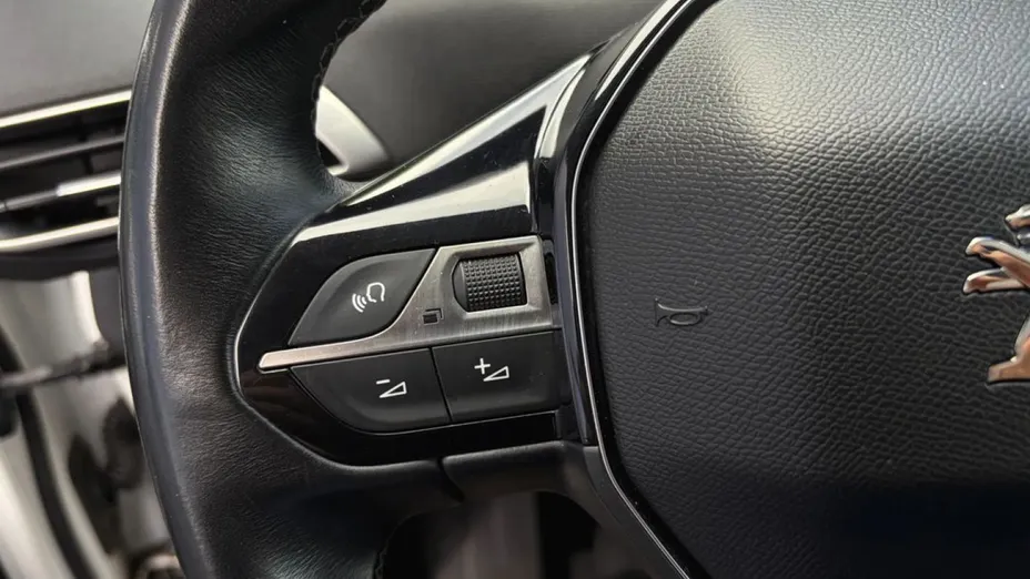 PEUGEOT 3008 -