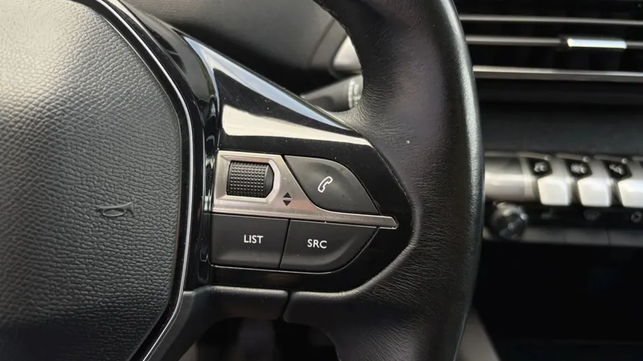 PEUGEOT 3008 -