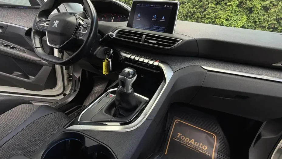 PEUGEOT 3008 -