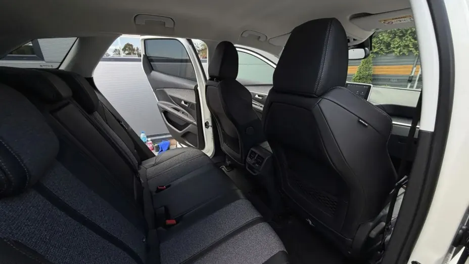 PEUGEOT 3008 -