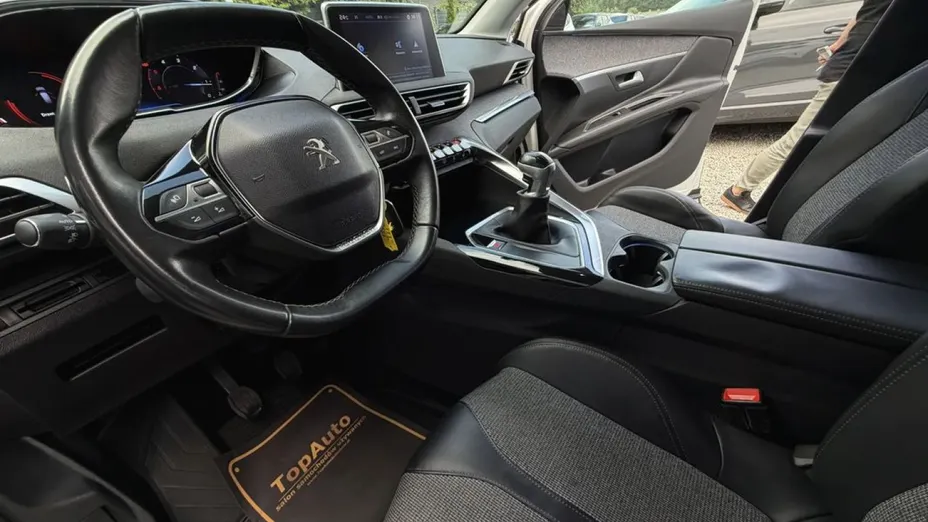 PEUGEOT 3008 -