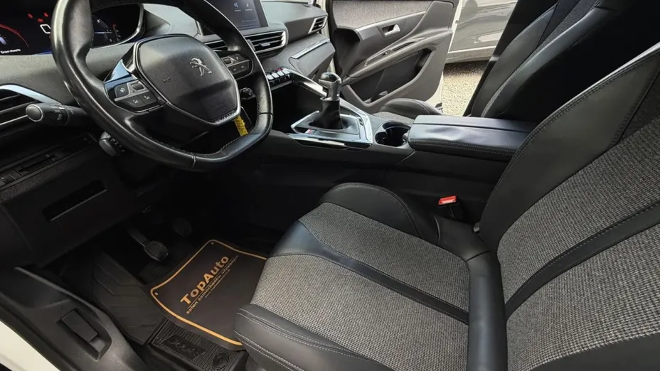 PEUGEOT 3008 -