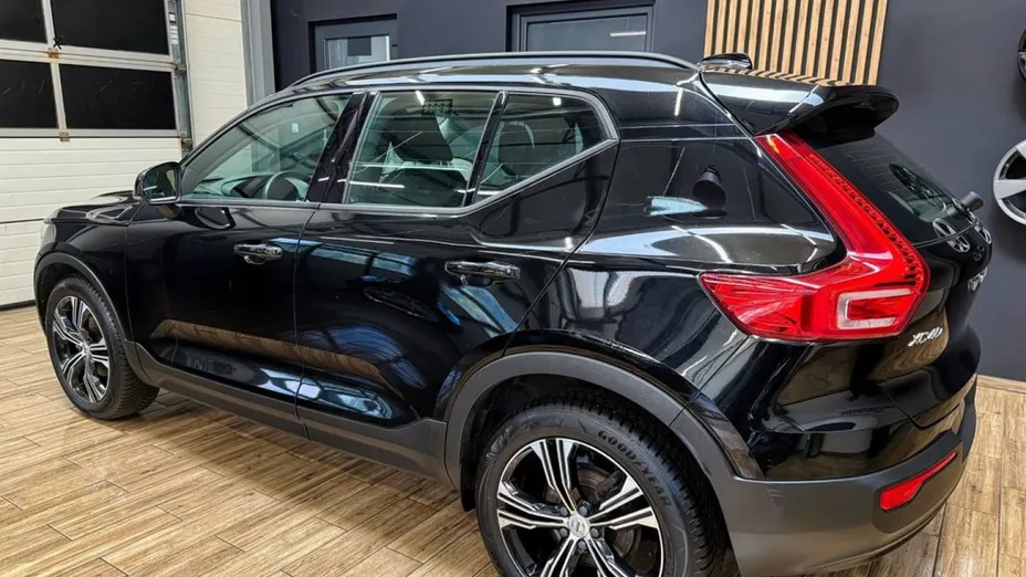 VOLVO XC40 -
