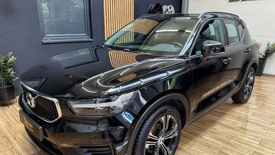 VOLVO XC40 -