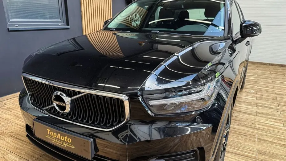 VOLVO XC40 -
