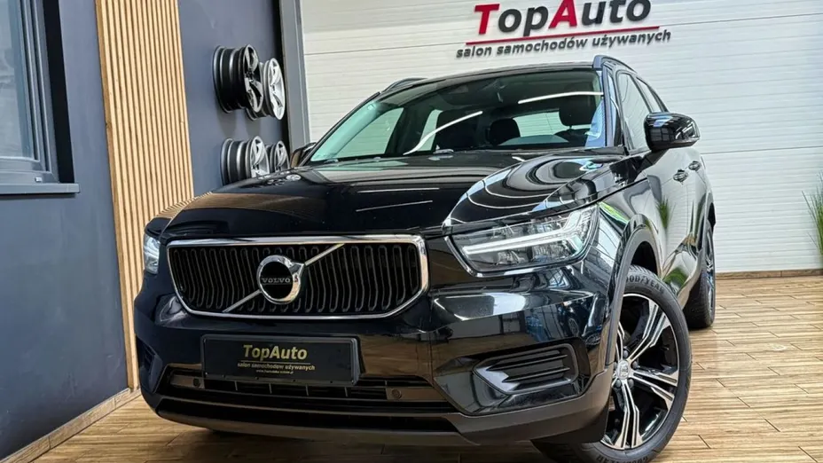 VOLVO XC40 -