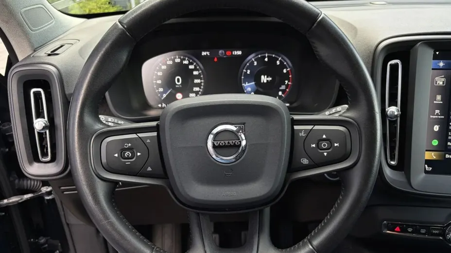 VOLVO XC40 -