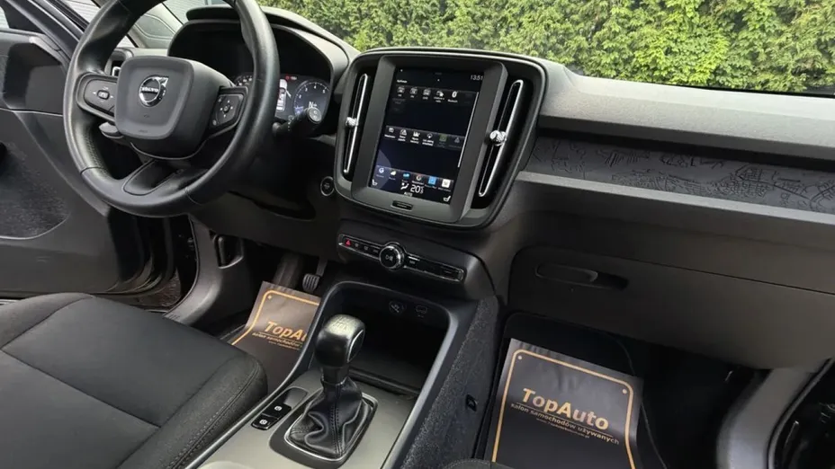 VOLVO XC40 -