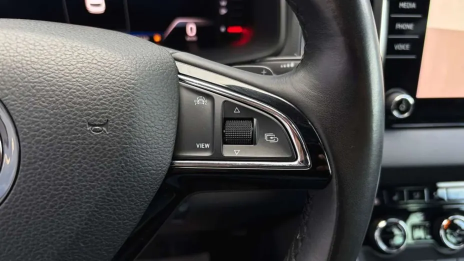 SKODA Karoq -