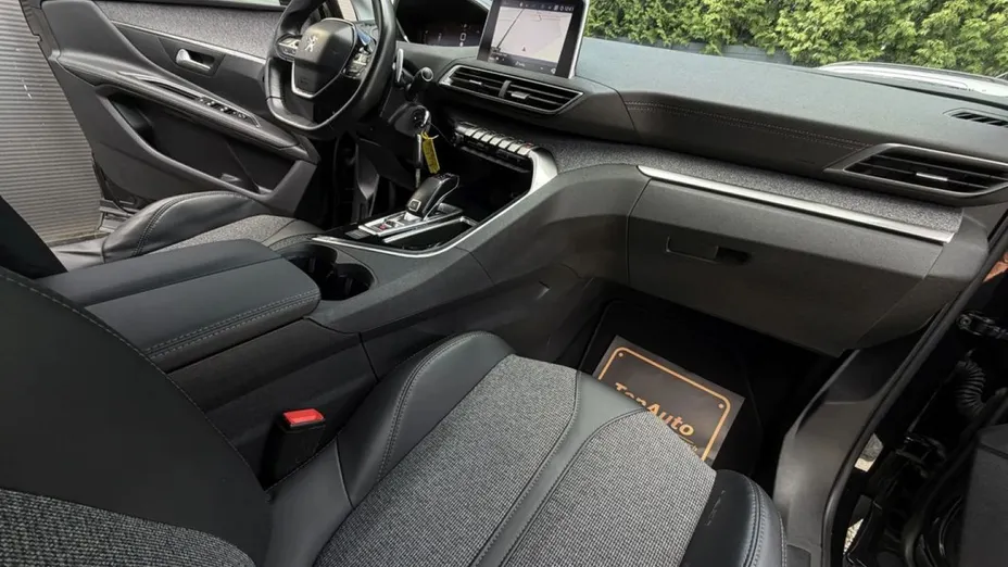 PEUGEOT 3008 -