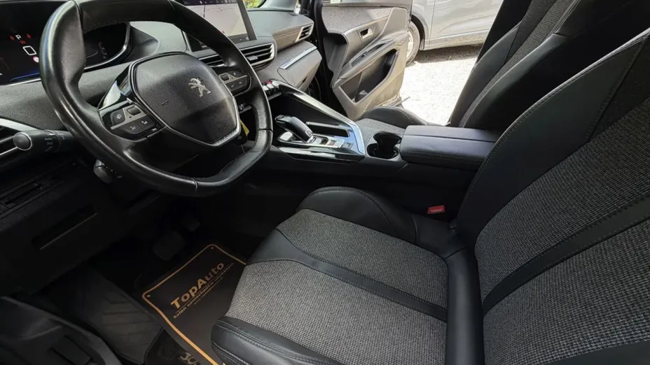 PEUGEOT 3008 -