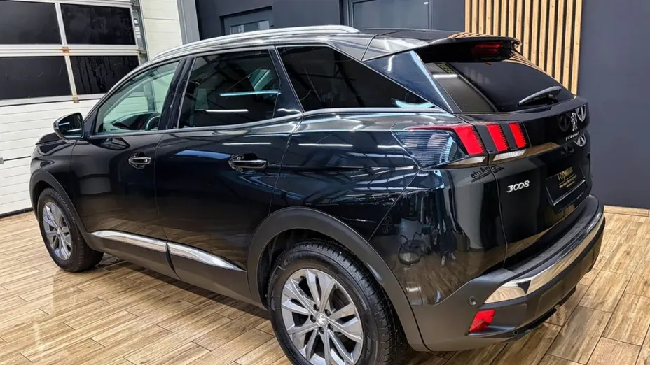 PEUGEOT 3008 -