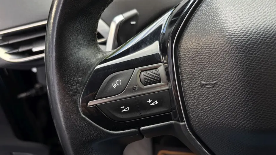 PEUGEOT 3008 -