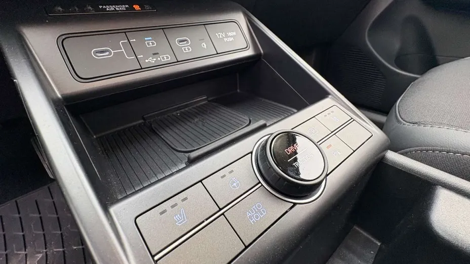 HYUNDAI Kona -