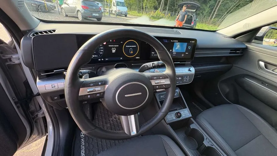 HYUNDAI Kona -