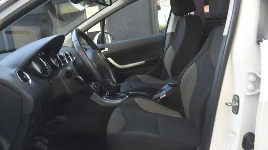 PEUGEOT 308 -