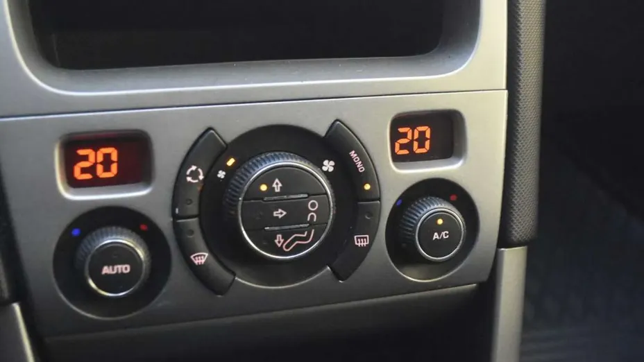 PEUGEOT 308 -