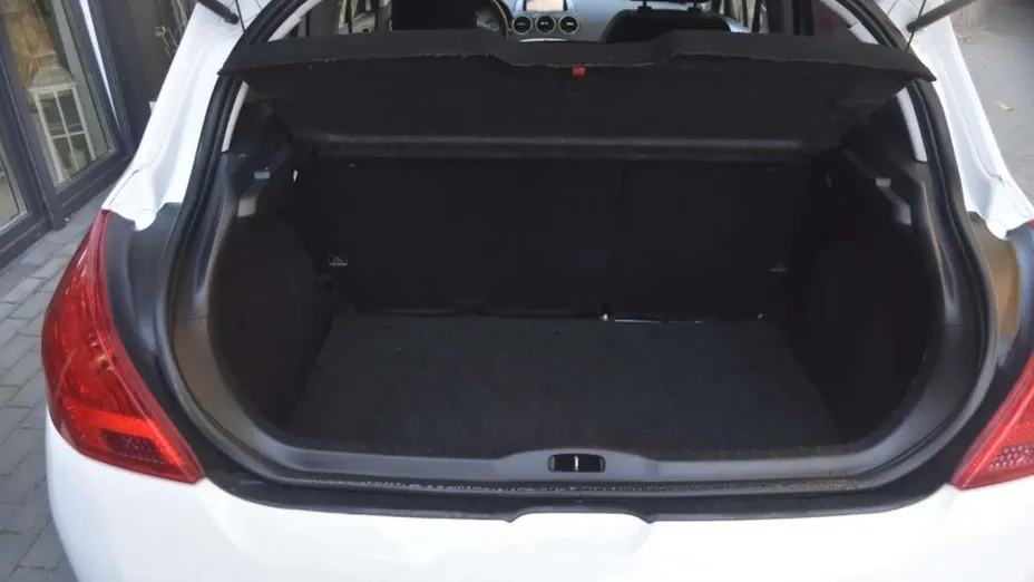 PEUGEOT 308 -