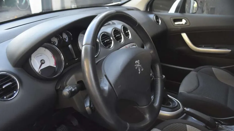 PEUGEOT 308 -