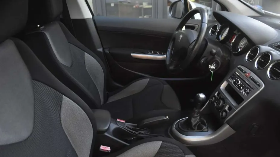 PEUGEOT 308 -